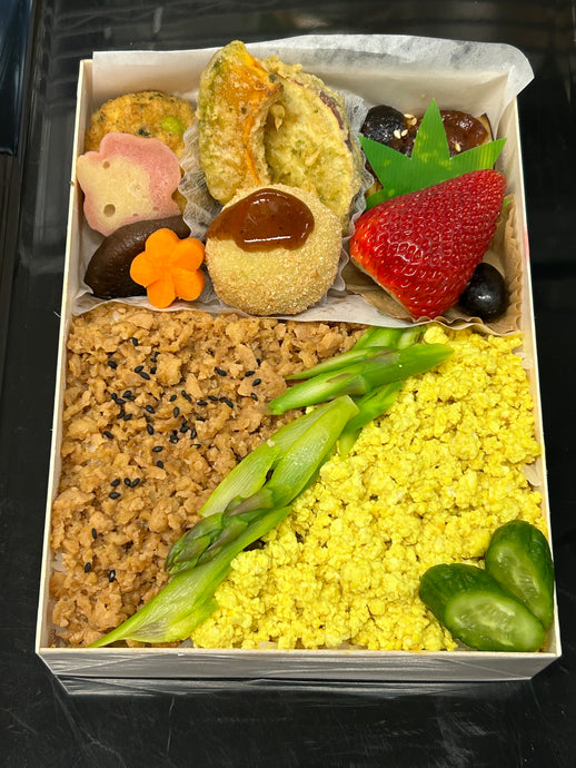 4/27 @ LizzyKate - Vegan Soboro Bento